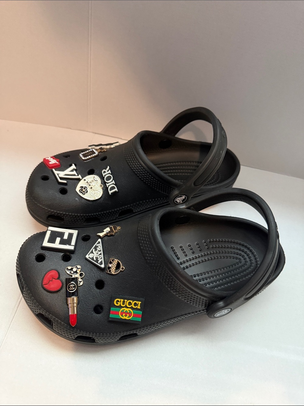 Crocs Classic Black Clogs w/ Designer-Inspired Shoe Charms Size M5/W7